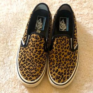 Cute leopard print Vans.   Women’s 9.0 : Men’s 7.5